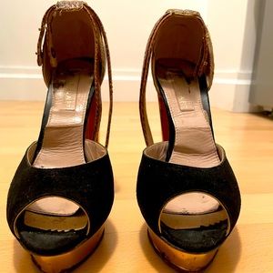 Jill Stuart black and gold heels